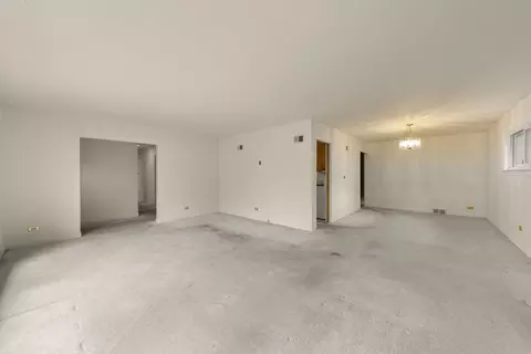 Living - 8950 Ewing Ave, Evanston, IL 60203 photo 2 of 4