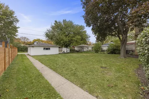 Exterior - 8950 Ewing Ave, Evanston, IL 60203 photo 5 of 6