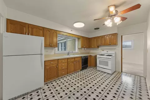 Kitchen - 8950 Ewing Ave, Evanston, IL 60203 photo 1 of 2