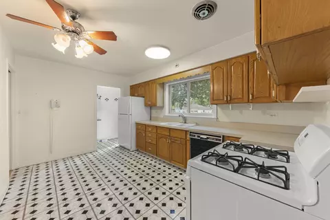 Kitchen - 8950 Ewing Ave, Evanston, IL 60203 photo 2 of 2