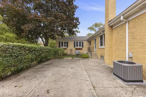 Exterior - 8950 Ewing Ave, Evanston, IL 60203 photo 4 of 6