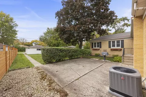 Exterior - 8950 Ewing Ave, Evanston, IL 60203 photo 3 of 6