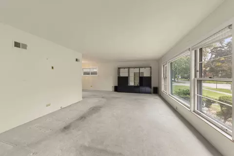 Living - 8950 Ewing Ave, Evanston, IL 60203 photo 1 of 4