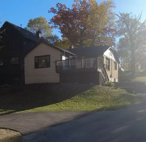101 Siloam Ave, Fox Lake, IL 60020