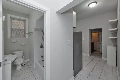 Entry Way - 618 E 50th Pl, Chicago, IL 60615 photo 2 of 2
