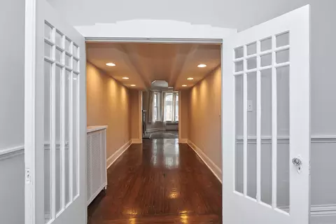 Entry Way - 618 E 50th Pl, Chicago, IL 60615 photo 1 of 2