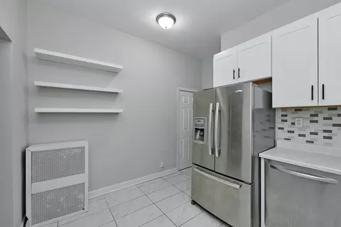 Kitchen - 618 E 50th Pl, Chicago, IL 60615 photo 3 of 4