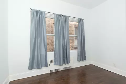 Bedroom - 618 E 50th Pl, Chicago, IL 60615 photo 4 of 6
