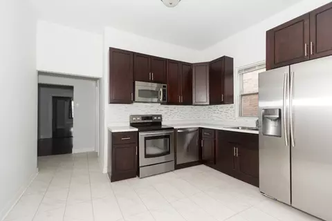 Kitchen - 618 E 50th Pl, Chicago, IL 60615 photo 4 of 4