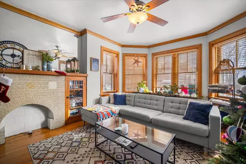 Living - Undisclosed, Berwyn, IL 60402 photo 1 of 3