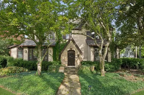 565 Woodlawn Ave, Glencoe, IL 60022