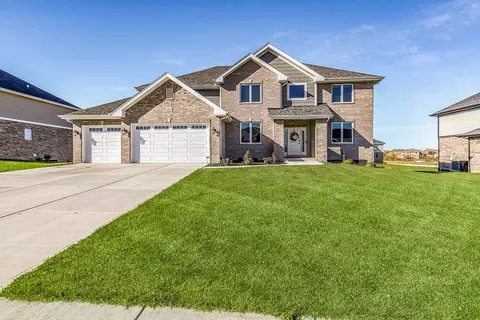 8022 Stanley Trl, Frankfort, IL 60423