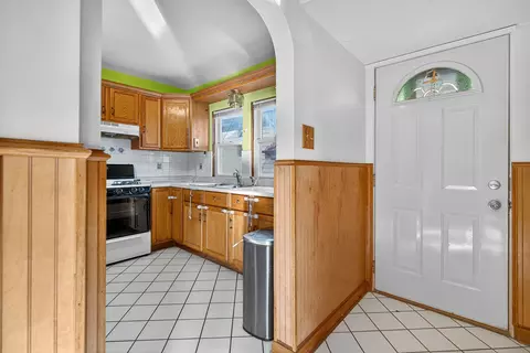 Entry Way - 7346 W 57th Pl, Summit, IL 60501 photo 1 of 2