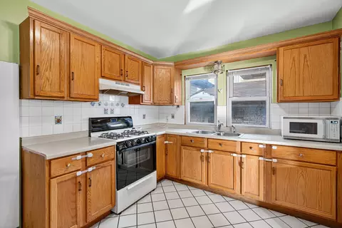 Kitchen - 7346 W 57th Pl, Summit, IL 60501 photo 2 of 4