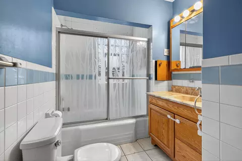 Bath - 7346 W 57th Pl, Summit, IL 60501 photo 1 of 4