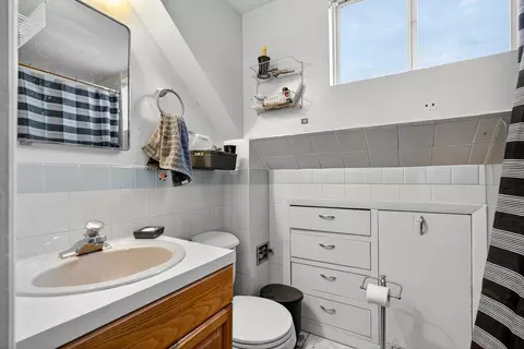 Bath - 7346 W 57th Pl, Summit, IL 60501 photo 4 of 4