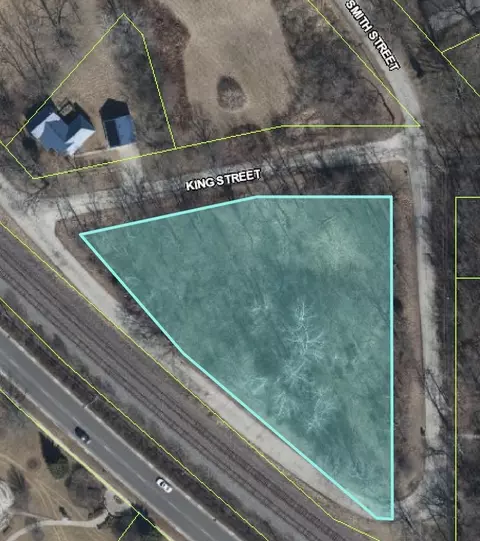 609 E Lake St, Woodstock, IL 60098