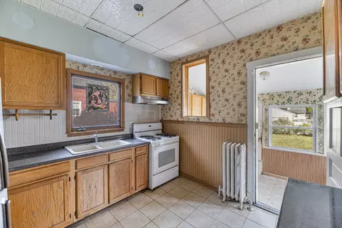 Kitchen - 4005 Deyo Ave, Brookfield, IL 60513 photo 1 of 3
