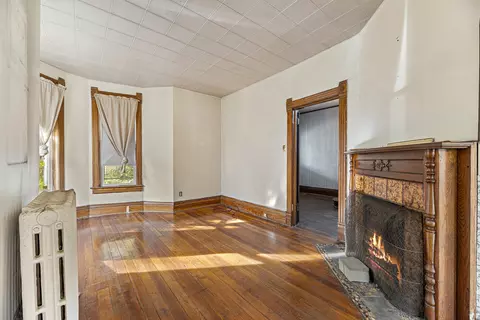 Living - 4005 Deyo Ave, Brookfield, IL 60513 photo 3 of 4