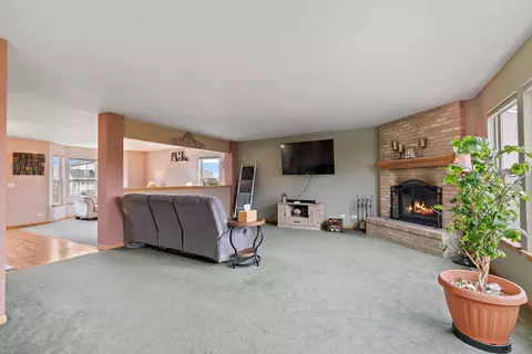 Living - 489 Spring Dr, Marengo, IL 60152 photo 3 of 4