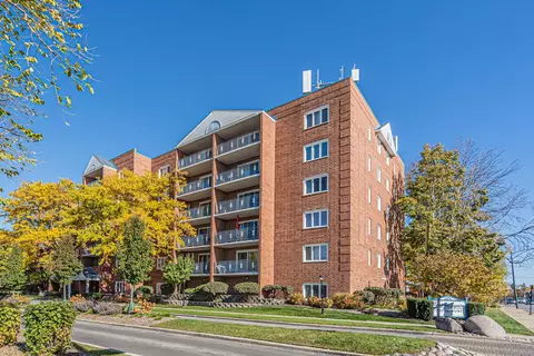6530 W Irving Park Rd #207, Chicago, IL 60634