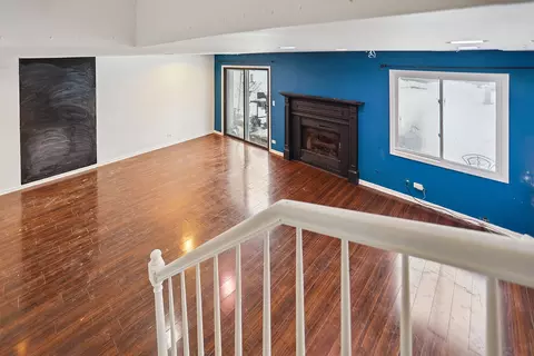 Living - Undisclosed, Naperville, IL 60563 photo 2 of 3