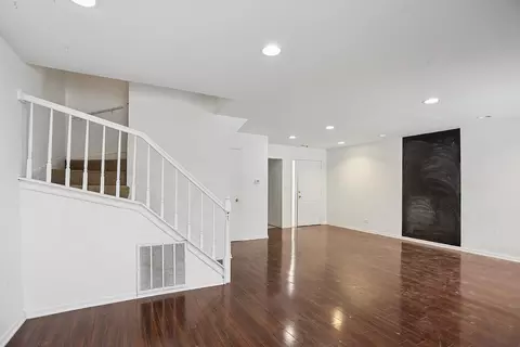 Living - Undisclosed, Naperville, IL 60563 photo 3 of 3