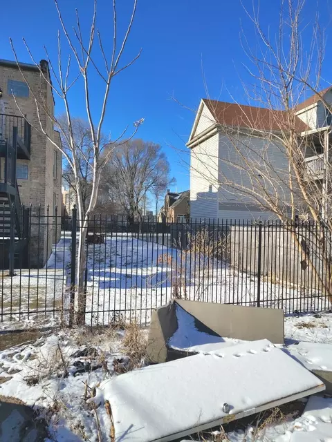 6737 S Eberhart Ave, Chicago, IL 60637