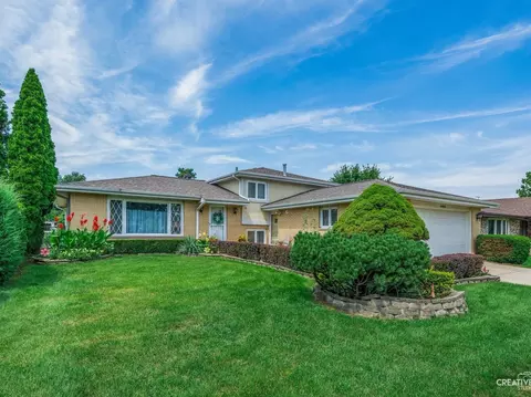 1408 Spruce Ln, Westmont, IL 60559