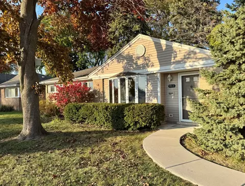 911 E Villa Dr, Des Plaines, IL 60016