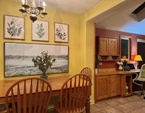 Dining - 911 E Villa Dr, Des Plaines, IL 60016 photo 2 of 2