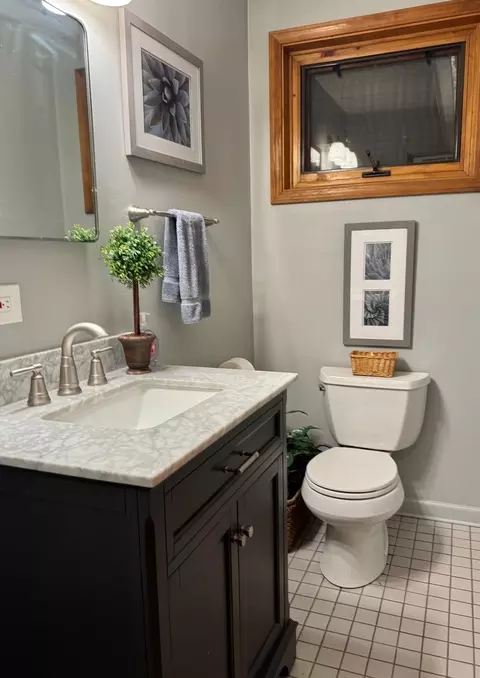 Bath - 911 E Villa Dr, Des Plaines, IL 60016 photo 1 of 2