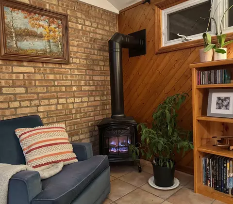 Living - 911 E Villa Dr, Des Plaines, IL 60016 photo 5 of 5