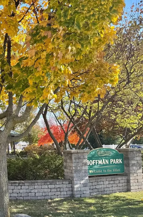 View/Area - 911 E Villa Dr, Des Plaines, IL 60016 photo 3 of 4