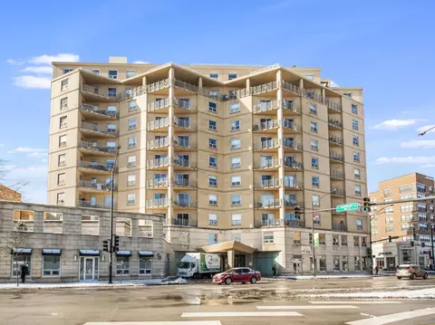 4350 N Broadway St #311, Chicago, IL 60613