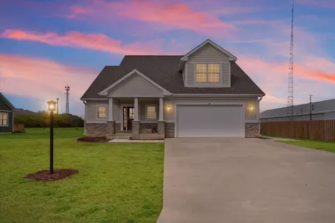 6 Foxtrot Ln, Monticello, IL 61856