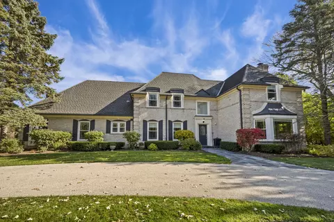 49 Green Bay Rd, Lake Bluff, IL 60044