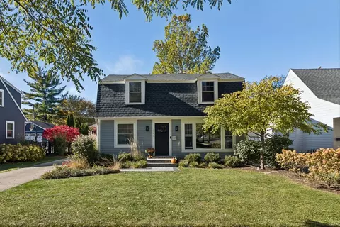 746 N Pine Ave, Arlington Heights, IL 60004