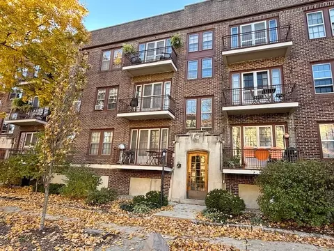307 N Prairie St #9, Champaign, IL 61820