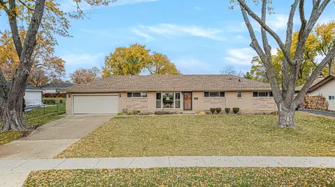 658 Illinois Blvd, Hoffman Estates, IL 60169
