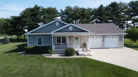 112 North St, Crescent City, IL 60928