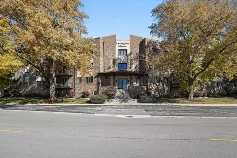 7100 W 95th St #312, Oak Lawn, IL 60453