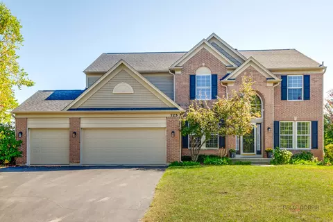 725 Porter Cir, Lindenhurst, IL 60046