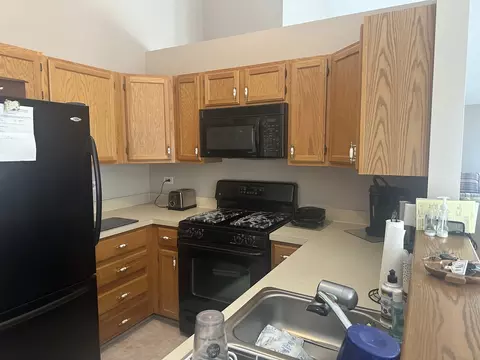 Kitchen - 1027 Georgian Pl, Bartlett, IL 60103 photo 1 of 2