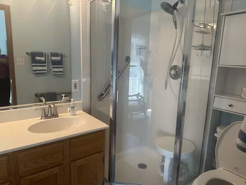 Bath - 1027 Georgian Pl, Bartlett, IL 60103 photo 2 of 4