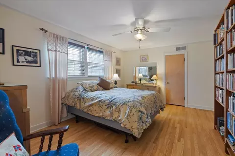 Bedroom - 173 Cornell Ave, Des Plaines, IL 60016 photo 2 of 5
