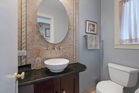 Bath - 173 Cornell Ave, Des Plaines, IL 60016 photo 1 of 3