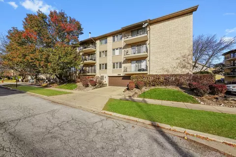 4530 W 93rd St #1A, Oak Lawn, IL 60453