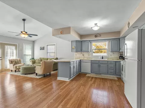 Kitchen - 1919 Tomahawk Ct, Freeport, IL 61032 photo 1 of 5