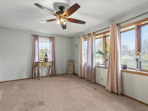 Living - 1919 Tomahawk Ct, Freeport, IL 61032 photo 1 of 2